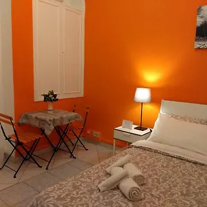 Amoraroma, Economy With Shared Bathrooms Рим